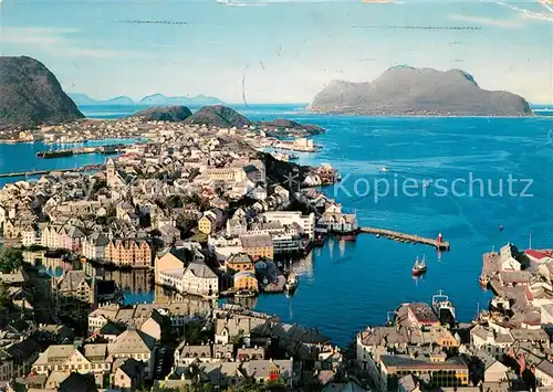 AK / Ansichtskarte Alesund View of the town with Island Godoy in the background aerial view Alesund