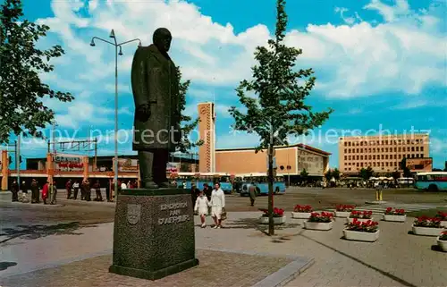 AK / Ansichtskarte Eindhoven_Netherlands Standbeeld Dr Philips met Station Eindhoven_Netherlands