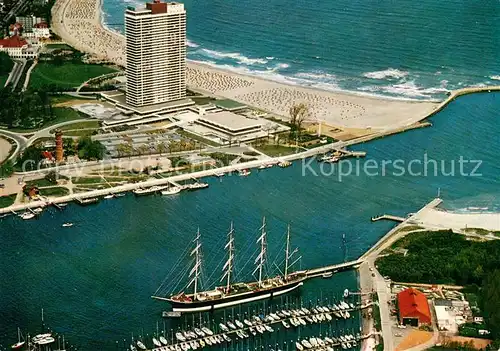 AK / Ansichtskarte Travemuende_Ostseebad Travemuendung Yachthafen Segelschulschiff Passat Hotel Maritim Travemuende_Ostseebad