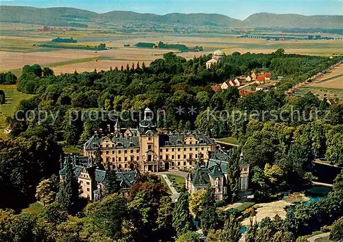 AK / Ansichtskarte Bueckeburg Schloss Bueckeburg mit Mausoleum und Wesergebirge Fliegeraufnahme Bueckeburg