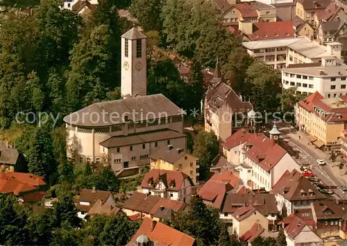 AK / Ansichtskarte Triberg_Schwarzwald Stadtkirche St Clemens Maria Hofbauer Fliegeraufnahme Triberg Schwarzwald