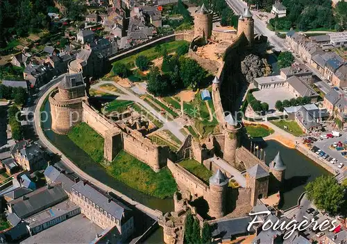 AK / Ansichtskarte Fougeres_35 Le Chateau treize tours sont encore debout Vue aerienne 