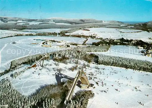 AK / Ansichtskarte Winterberg_Hochsauerland Fliegeraufnahme mit St Georg Schanze und Mattenschanze Winterberg_Hochsauerland