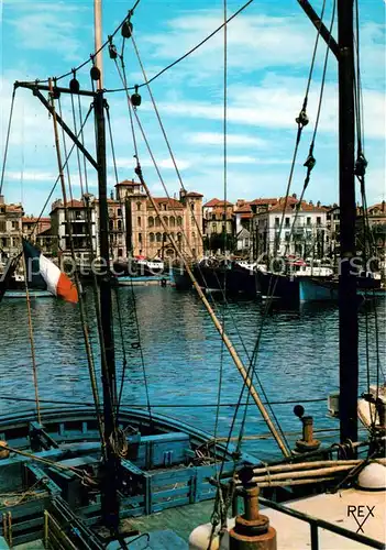 AK / Ansichtskarte Saint Jean de Luz Le Port et la Maison de l Infante Saint Jean de Luz