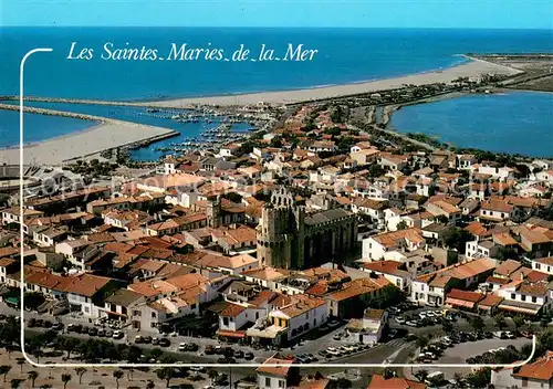 AK / Ansichtskarte Les_Saintes Maries de la Mer Le village et le port vue aerienne Les