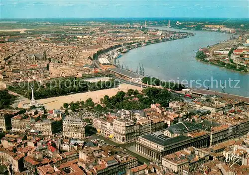 AK / Ansichtskarte Bordeaux_33 Vue generale aerienne du Grand Theatre et la Place des Quinconces Le Port le nouveau Pont Suspendu 