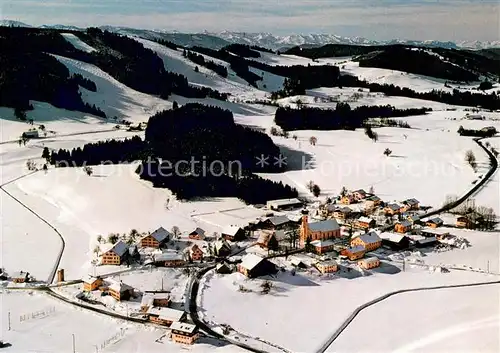 AK / Ansichtskarte Maierhoefen_Allgaeu Fliegeraufnahme Totalansicht m. Vorarlsberger und Schweizer Hochalpen Maierhoefen Allgaeu