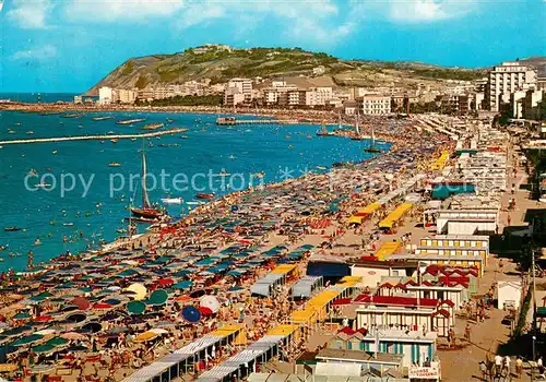AK / Ansichtskarte Cattolica__Provincia_Rimini Panorama d. Strandes 