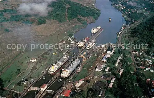 AK / Ansichtskarte USA Fliegeraufnahme 5 vessels at Pedro Miguel Locks USA