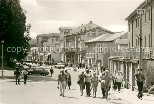 AK / Ansichtskarte Heringsdorf_Ostseebad_Usedom Friedensstrasse Spaziergaenger Heringsdorf_Ostseebad