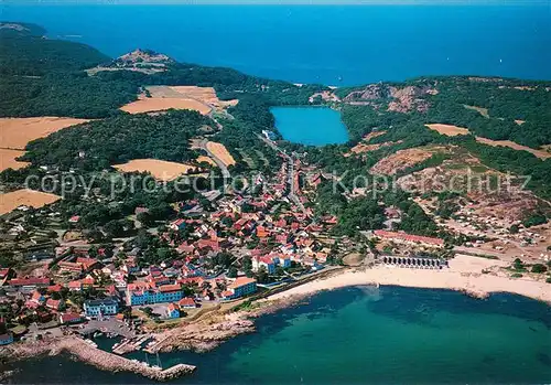 AK / Ansichtskarte Sandvig_Danmark i baggrunden Hammerso og Hammershus Ruiner 