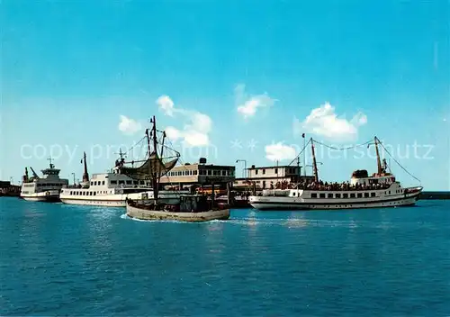 AK / Ansichtskarte Norddeich__Norden_Nordseebad Mole Faehren Fischkutter 