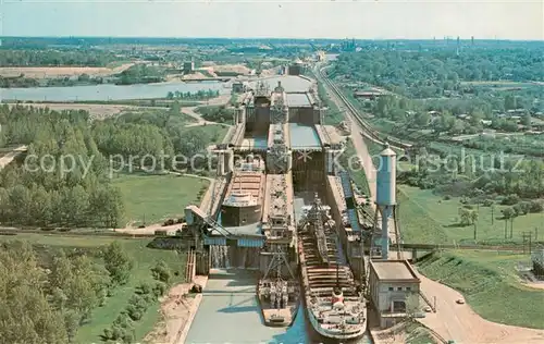 AK / Ansichtskarte Thorold Aerial view of Locks 7 6 5 and 4 on the Welland Ship Canal of the St Lawrence Seaway Climb the Mountain Thorold