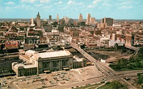 AK / Ansichtskarte Kansas_City_Missouri Union Station and Skyline as seen from atop the Liberty Memorial Monument 