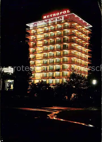 AK / Ansichtskarte Varna_Warna_Bulgaria Hotel Metropol at night 