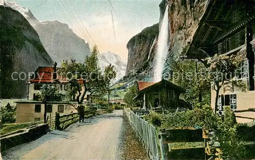 AK / Ansichtskarte Lauterbrunnen_BE Ortsmotiv mit Staubbach Wasserfall Alpen Lauterbrunnen BE