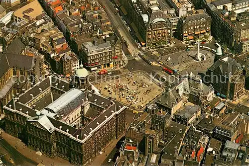 AK / Ansichtskarte Amsterdam__NL Koenigspalast mit Eckstein des alten Dam Platzes Fliegeraufnahme 