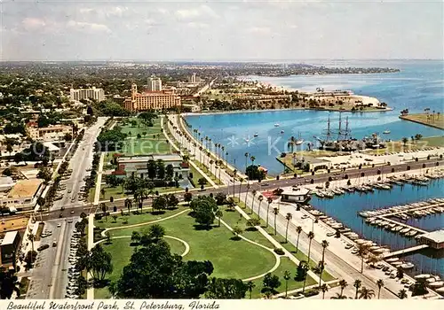 AK / Ansichtskarte St_Petersburg_Florida Waterfront Park on Tampa Bay 
