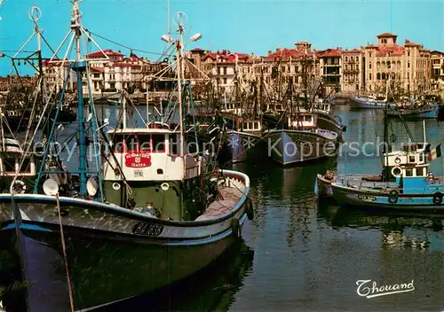 AK / Ansichtskarte Saint Jean de Luz Le port de la Maison de l Infante Bateaux de peche Saint Jean de Luz