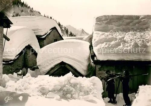 AK / Ansichtskarte Chamonix Village du Tour vue vers le Mont Blanc en hiver Chamonix
