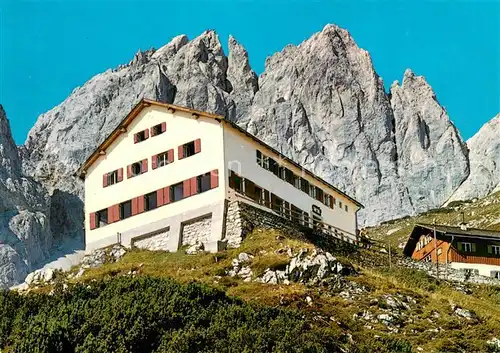 AK / Ansichtskarte Gruttenhuette mit Ellmauer Halt und Leuchsturm im Wilden Kaiser Gruttenhuette