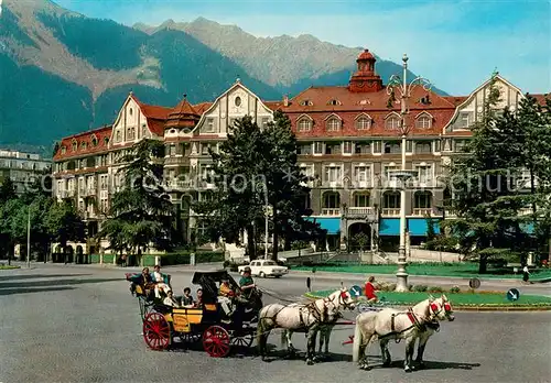 AK / Ansichtskarte Merano_Meran Piazza Mazzini Grand Hotel Emma Pferdekutsche 