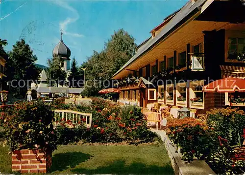 AK / Ansichtskarte Hinterzarten Parkhotel Adler Terrasse Blick zur Kirche Kurort im Schwarzwald Hinterzarten