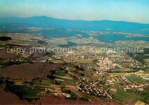 AK / Ansichtskarte Grafenau_Niederbayern Luftkurort im Vordergrund Schlag Nationalpark Bayerischer Wald Grafenau Niederbayern