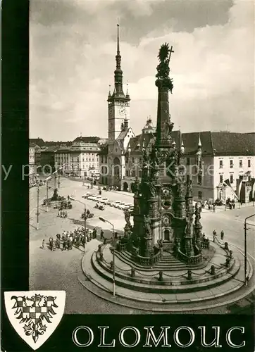 AK / Ansichtskarte Olomouc_Olmuetz_CZ Platz des Friedens Rathaus mit der Statuengruppe der heiligen Dreifaltigkeit 