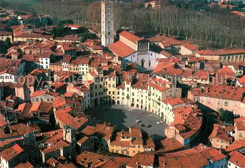 AK / Ansichtskarte Lucca_Toscana Anfiteatro Romano e Basilica di S Frediano Fliegeraufnahme 