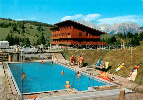 AK / Ansichtskarte Seiser_Alm_Dolomiten Hotel Floralpina mit Berghaus Hubertus und Freibad 