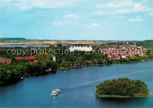 AK / Ansichtskarte Ploen_See Blick zum Schloss Naturpark Holsteinische Schweiz Ploen_See