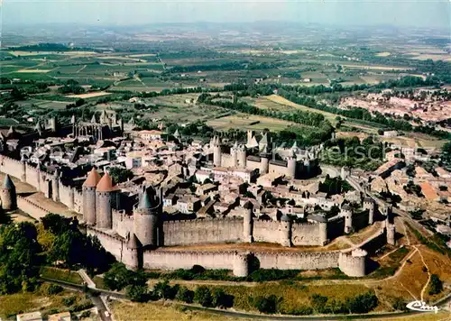 AK / Ansichtskarte Carcassonne Vue generale aerienne de la Cite medievale Porte Narbonnaise et l eglise Carcassonne
