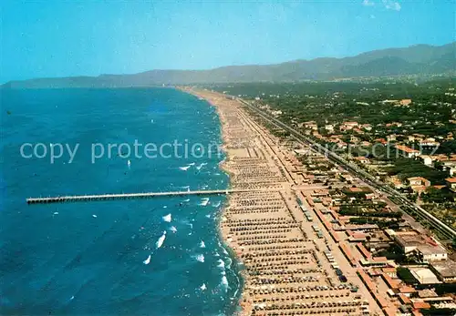 AK / Ansichtskarte Forte_dei_Marmi Fliegeraufnahme Panorama Strand Forte_dei_Marmi