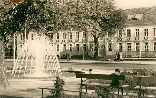 AK / Ansichtskarte Neuruppin Karl Marx Platz Springbrunnen Neuruppin