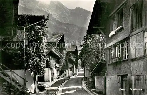 AK / Ansichtskarte Brienz_BE Dorfstrasse Berner Alpen Brienz_BE