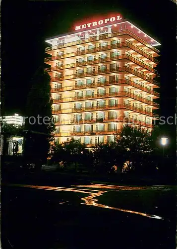 AK / Ansichtskarte Varna_Warna_Bulgaria Hotel Metropol Nachtaufnahme 