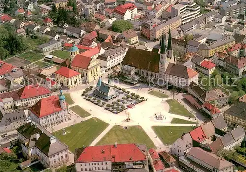 AK / Ansichtskarte Altoetting Zentrum mit Kapellplatz Fliegeraufnahme Altoetting