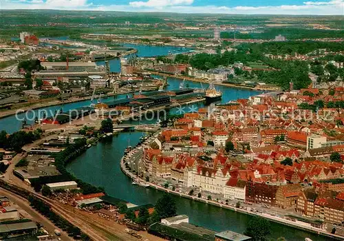 AK / Ansichtskarte Luebeck Hafengebiet Fliegeraufnahme Luebeck