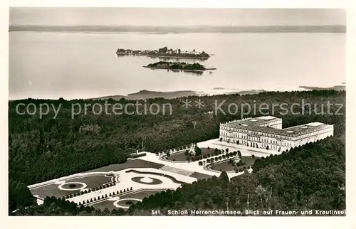 AK / Ansichtskarte Herrenchiemsee Schloss Herrenchiemsee mit Frauen und Krautinsel Fliegeraufnahme Herrenchiemsee