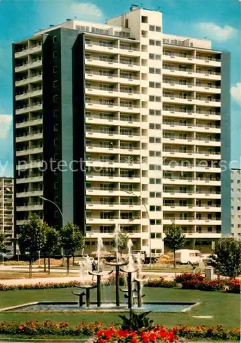 AK / Ansichtskarte Lahr_Baden Hochhaus am Bahnhof Springbrunnen Lahr_Baden