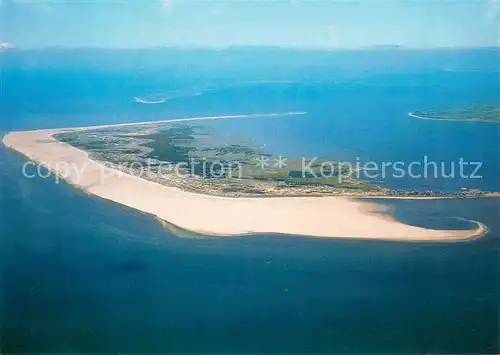 AK / Ansichtskarte Amrum Fliegeraufnahme mit Insel Foehr im Hintergrund Amrum