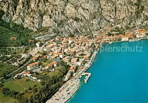 AK / Ansichtskarte Limone_sul_Garda Fliegeraufnahme Panorama mit Gardasee Limone_sul_Garda