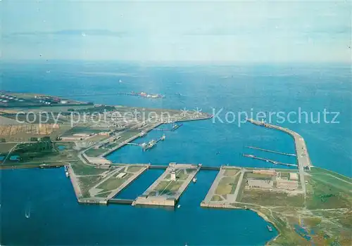 AK / Ansichtskarte Wilhelmshaven Einfahrt mit oelhafen Fliegeraufnahme Wilhelmshaven