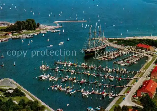 AK / Ansichtskarte Travemuende_Ostseebad Fliegeraufnahme Hafen Travemuende_Ostseebad