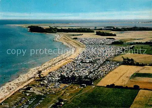 AK / Ansichtskarte Hasselberg_Ostsee Fliegeraufnahme Campingplaetze Strandpanorama Hasselberg_Ostsee