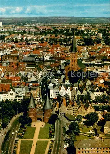 AK / Ansichtskarte Luebeck Stadtzentrum Holstentor Kirche Luebeck