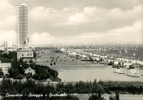 AK / Ansichtskarte Cesenatico Spiaggia e Grattacielo Cesenatico