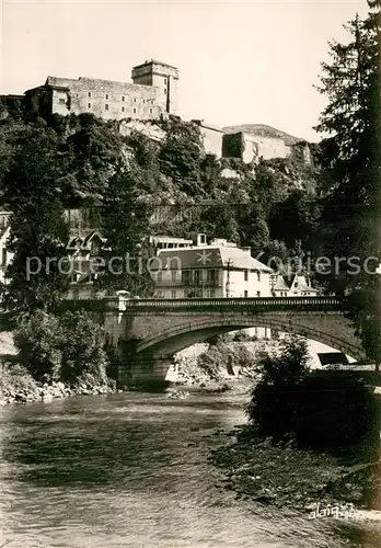 AK / Ansichtskarte Lourdes_Hautes_Pyrenees Le Chateau Fort et le Gave Lourdes_Hautes_Pyrenees