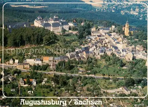 AK / Ansichtskarte Augustusburg Blick auf Ort und Schloss Augustusburg Fliegeraufnahme Augustusburg